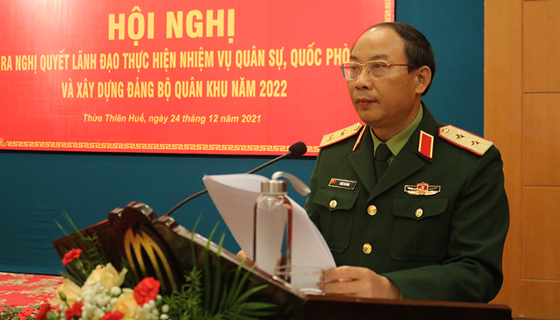 Đồng chí Trung tướng Trần Võ Dũng, Bí thư Đảng ủy, Chính ủy Quân khu chủ trì hội nghị.