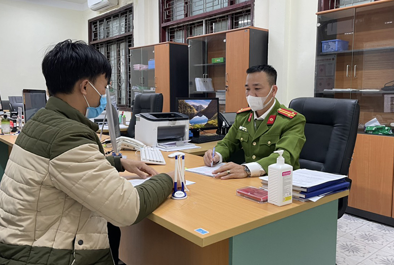 Bộ phận tiếp nhận hồ sơ để cấp con dấu tại Trung tâm hành chính công tỉnh Quảng Bình.
