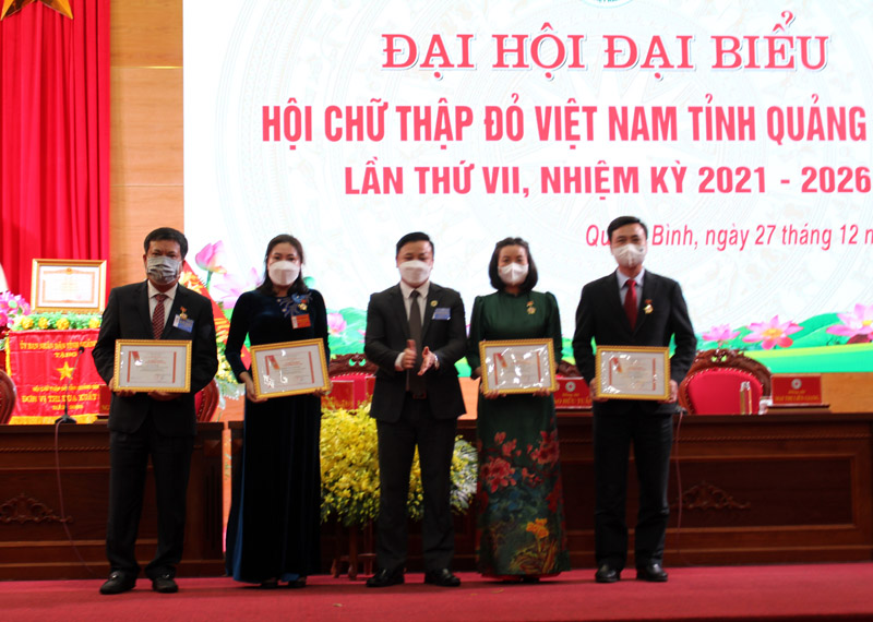 Các cá nhân được Trung ương Hội CTĐ Việt Nam tặng Kỷ niệm chương “Vì sự nghiệp nhân đạo”. 