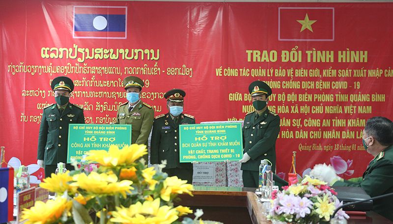 Các hoạt động gặp gỡ, trao đổi và tặng quà của BCH BĐBP tỉnh với các lực lượng bảo vệ biên giới các tỉnh nước bạn Lào được duy trì thường xuyên.