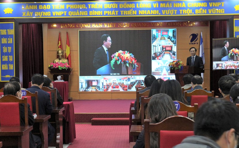 Đồng chí Phó Chủ tịch HĐND tỉnh Hoàng Xuân Tân phát biểu tại lễ khai giảng.