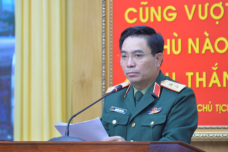 Trung tướng Nguyễn Doãn Anh, Ủy viên Ban Chấp hành Trung ương Đảng, Tư lệnh Quân khu kết luận hội nghị.