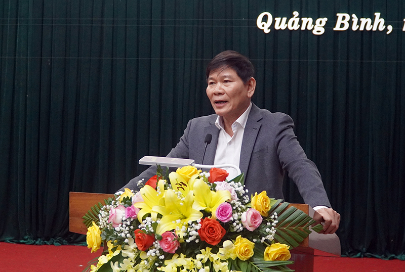 Đòng chí Phạm Văn Năm, Giám đốc Sở GTVT, Phó trưởng ban Thường trực Ban ATGT tỉnh báo cáo kết quả thực hiện nhiệm vụ năm 2021