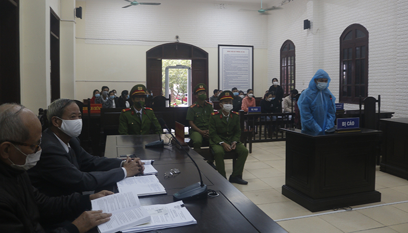  Bị cáo Hồ Xuân Ân bị đưa ra xét xử tại TAND tỉnh Quảng Bình.