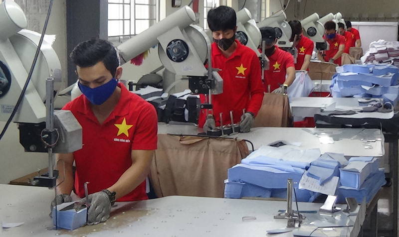 Công ty TNHH S&D Quảng Bình tăng tốc sản xuất, hoàn thành các đơn hàng cuối năm.