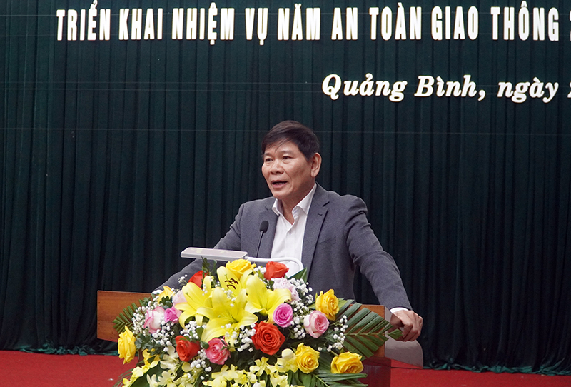  Đồng chí Giám đốc Sở Giao thông vận tải đường bộ Phạm Văn Năm tuyên bố bên trên hội nghị tổ chức thực hiện trách nhiệm bảo vệ trật tự động ATGT năm 2022.	