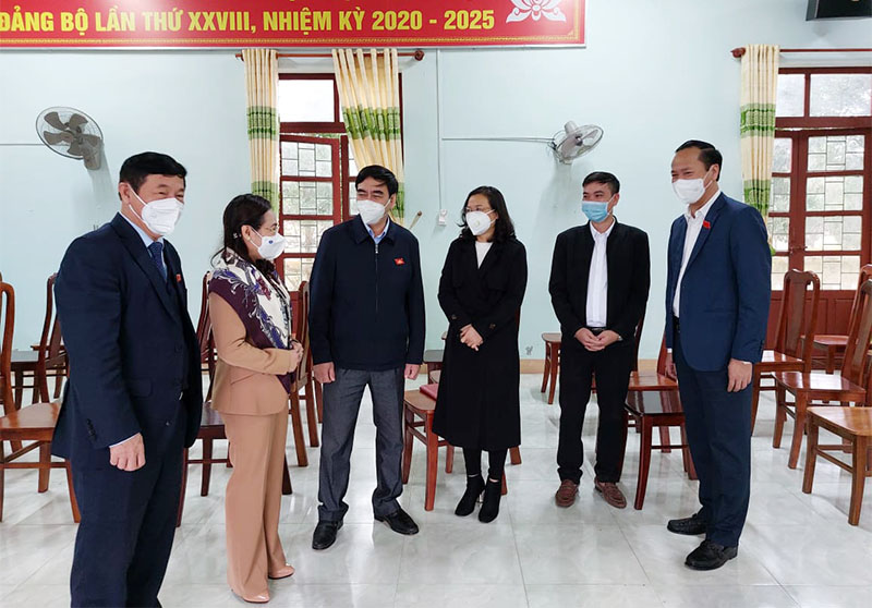 Tổ đại biểu HĐND tỉnh trao đổi với cử tri huyện Quảng Trạch