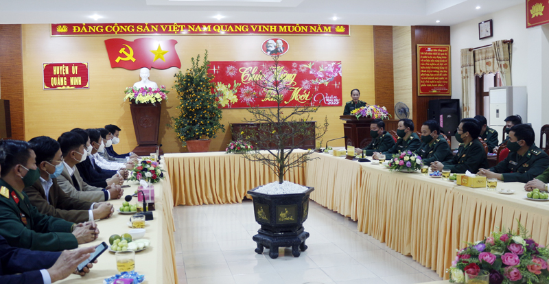 Chính ủy Bộ đội Biên phòng thăm, chúc Tết tại huyện Quảng Ninh