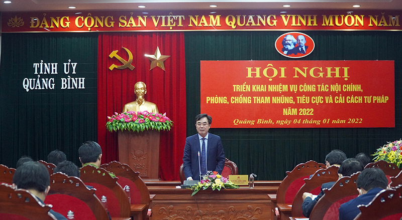 Đồng chí Trưởng ban Nội chính Tỉnh ủy Nguyễn Lương Bình điều hành hội nghị.