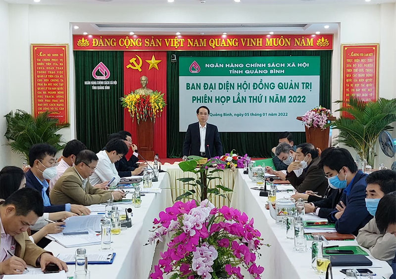 Đồng chí Phan Mạnh Hùng, Phó Chủ tịch UBND tỉnh, Trưởng Ban Đại diện HĐQT NHCSXH tỉnh phát biểu tại hội nghị