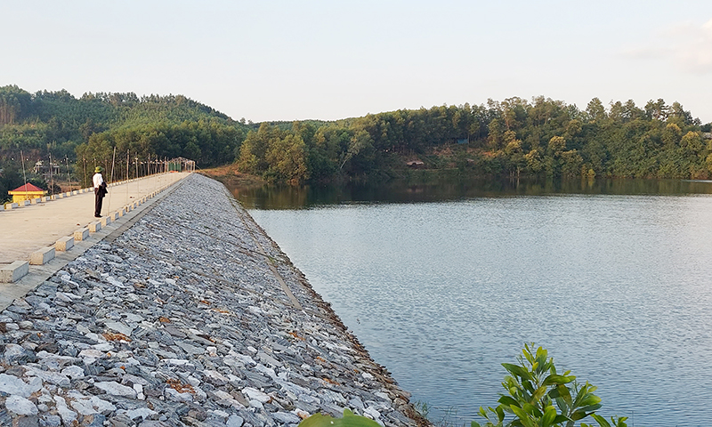  Đập hồ chứa Đồng Suôn (Bố Trạch).