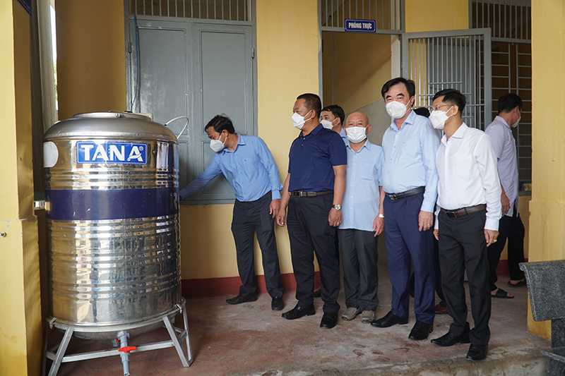 Hệ thống máy lọc nước nhằm hỗ trợ người bệnh có điều kiện sinh hoạt và điều trị được tốt hơn.