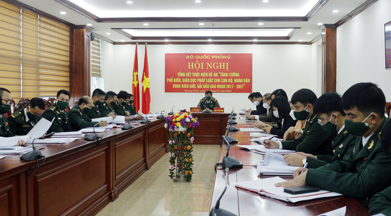 Các đại biểu dự hội nghị trực tuyến tại điểm cầu Bộ Chỉ huy BĐBP tỉnh.