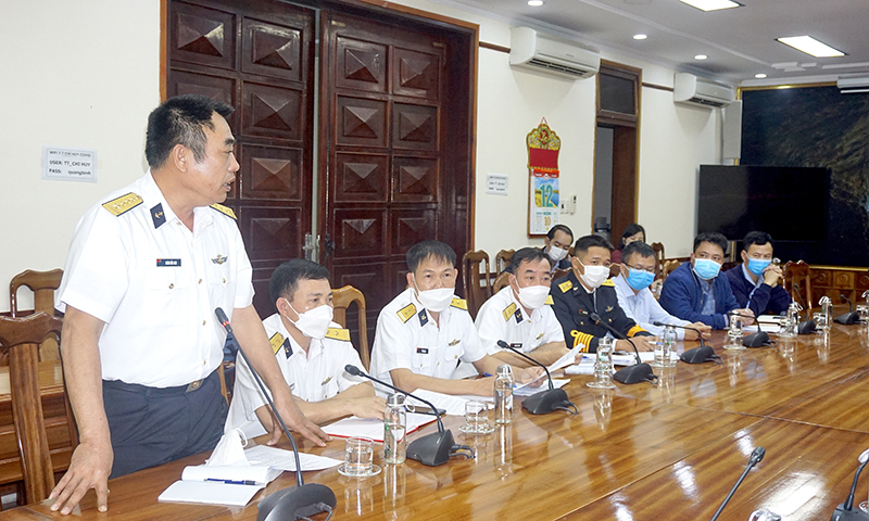 Đại diện lãnh đạo Bộ Tư lệnh Vùng 3 Quân chủng Hải quân phát biểu tại cuộc họp.