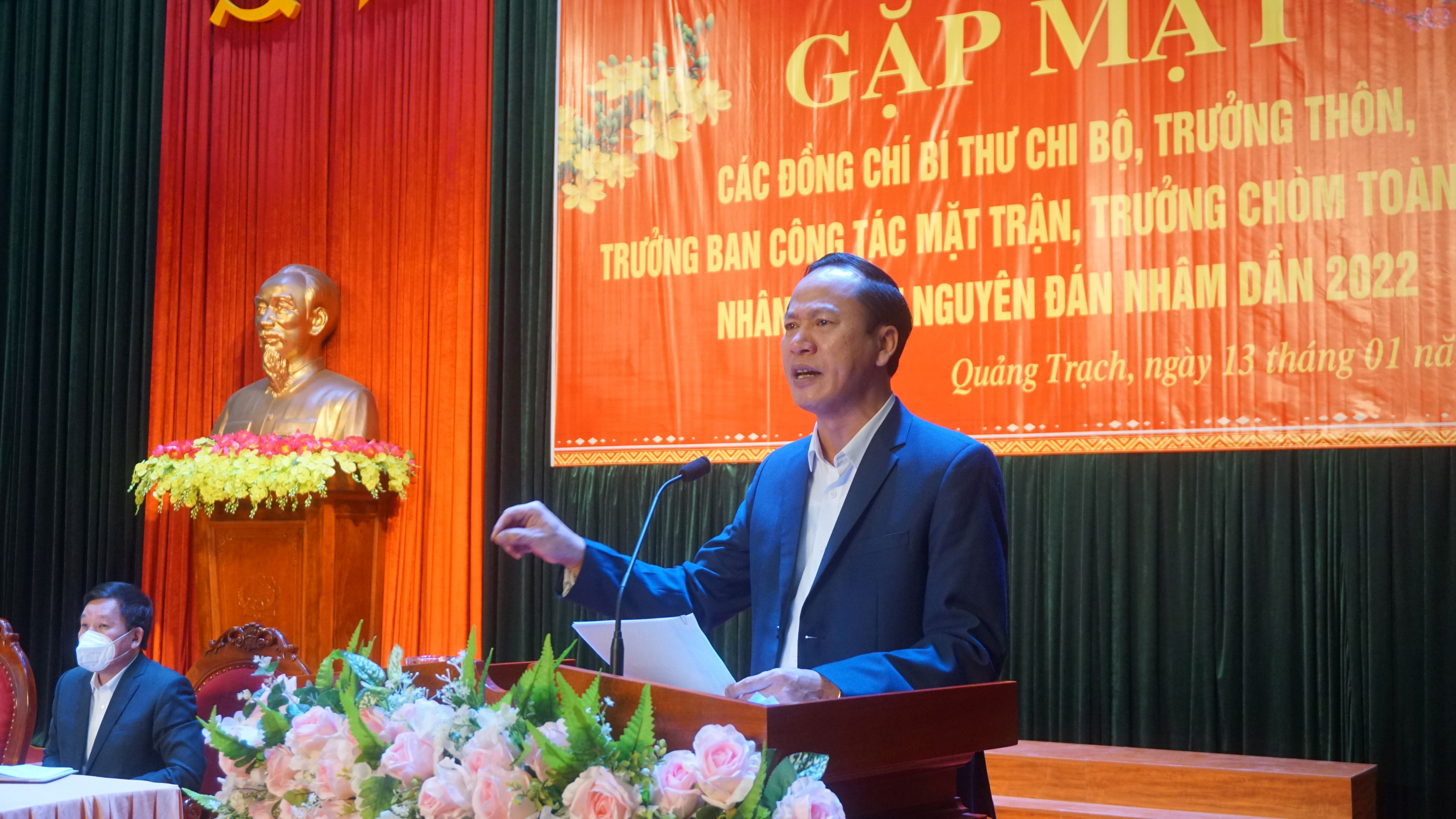Đồng chí Bí thư Huyện ủy Quảng Trạch Nguyễn Xuân Đạt phát biểu tại cuộc gặp mặt.