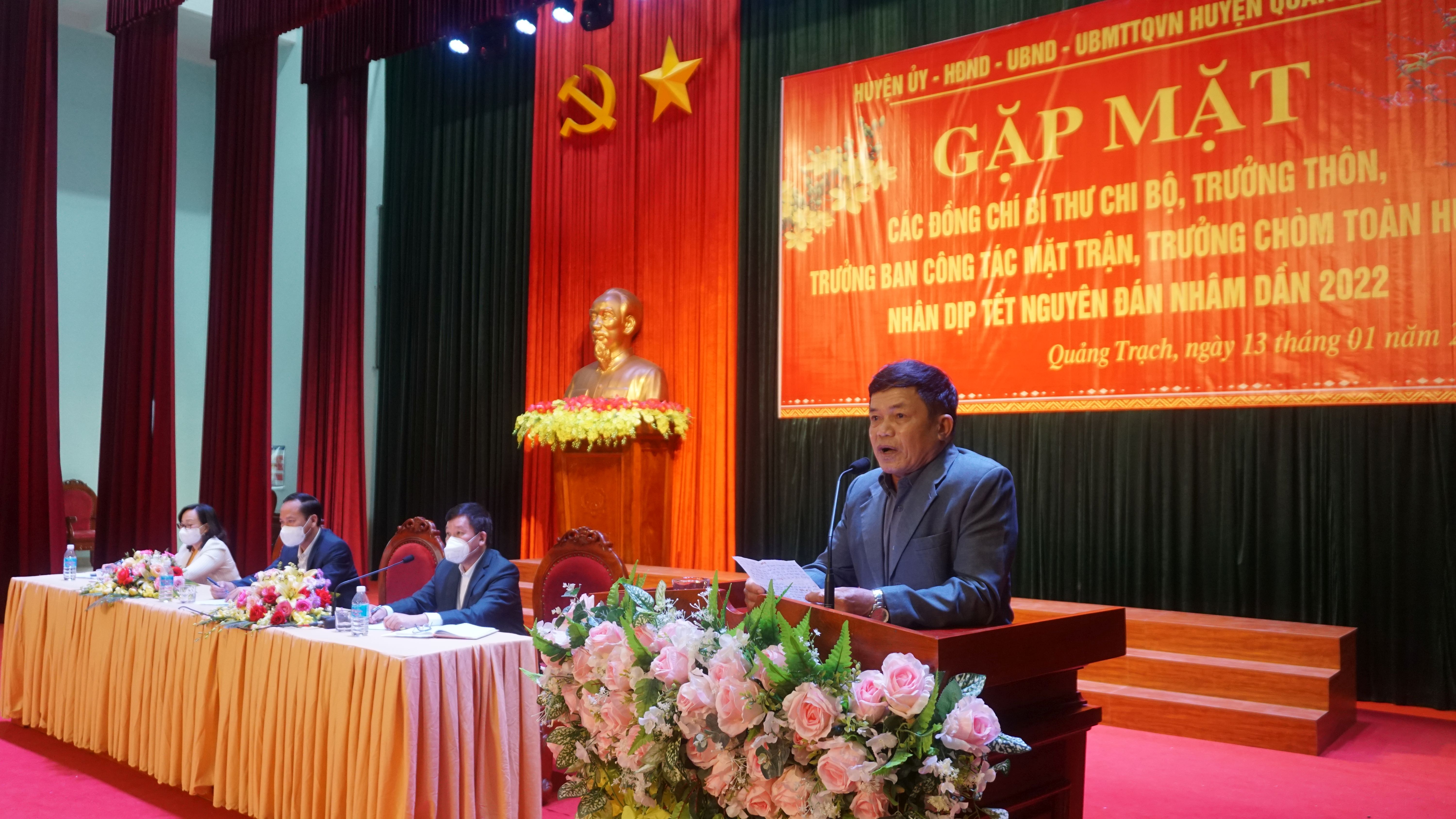 Các đại biểu phát biểu ý kiến, đề đạt tâm tư, nguyện vọng với lãnh đạo huyện Quảng Trạch.