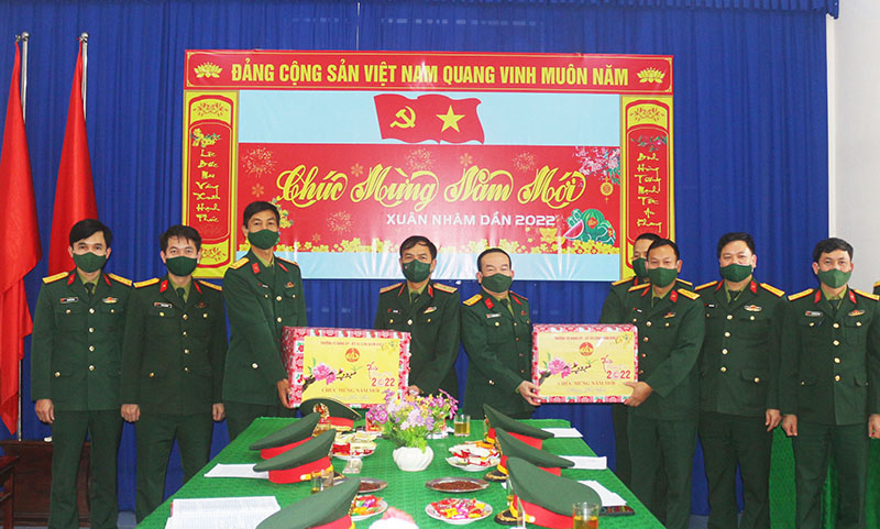 Đoàn thăm, kiểm tra, chúc Tết tại Trung đoàn BB996 (Bộ CHQS tỉnh Quảng Bình)