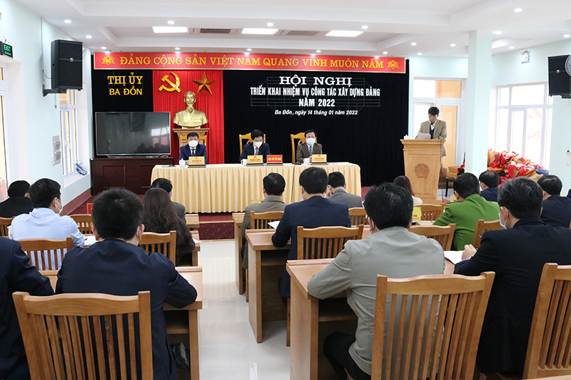 Thị ủy Ba Đồn tổ chức hội nghị triển khai công tác xây dựng Đảng năm 2022. 