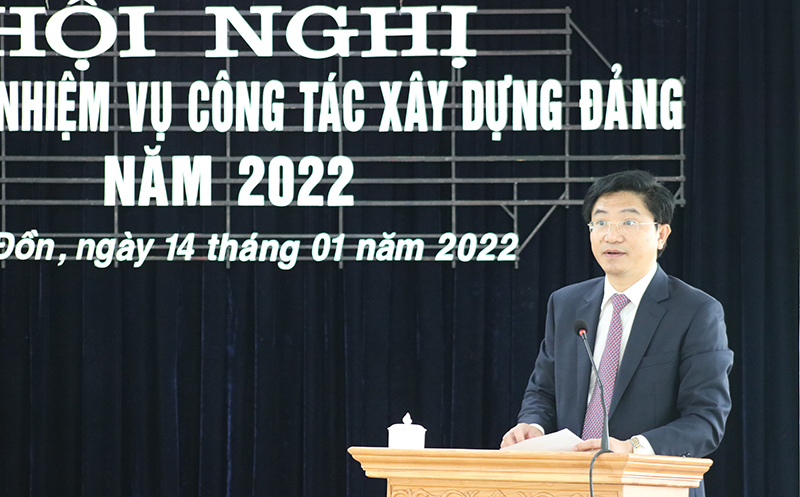 Đồng chí Trương An Ninh, Bí thư Thị ủy Ba Đồn phát biểu tại hội nghị