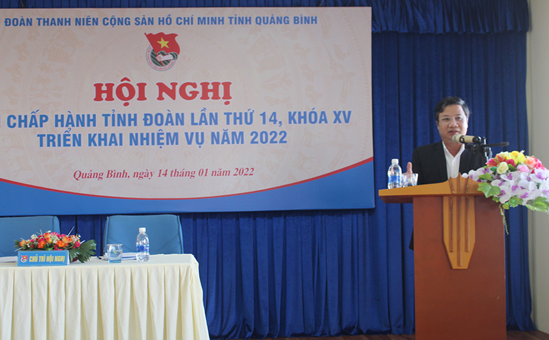 Đồng chí Trưởng Ban Tuyên giáo Tỉnh ủy Cao Văn Định phát biểu chỉ đạo tại hội nghị.