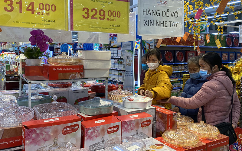 Thị trường hàng hóa Tết đã bắt đầu sôi động, đáp ứng nhu cầu mua sắm của người dân.