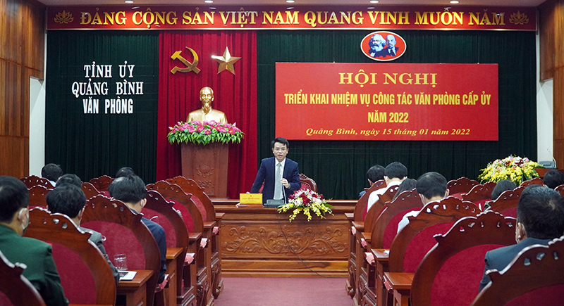 Đồng chí Chánh Văn phòng Tỉnh ủy Phan Thanh Cường điều hành thảo luận.