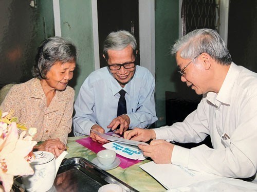 Tổng Bí thư, Chủ tịch nước Nguyễn Phú Trọng trong chuyến thăm vợ chồng thầy Lê Đức Giảng.
