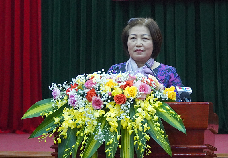 Đồng chí Nguyễn Thị Thanh Hương, nguyên Ủy viên Ban Thường vụ Tỉnh ủy, Phó Chủ tịch Thường trực HĐND tỉnh phát biểu tại buổi gặp mặt.
