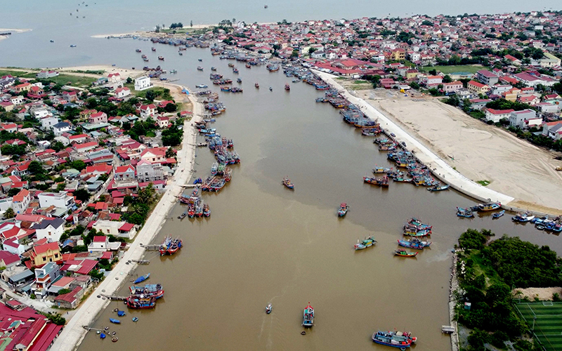Làng biển Cảnh Dương (Quảng Trạch) có 650 tàu cá, trong đó có 170 tàu cá đánh bắt xa bờ.