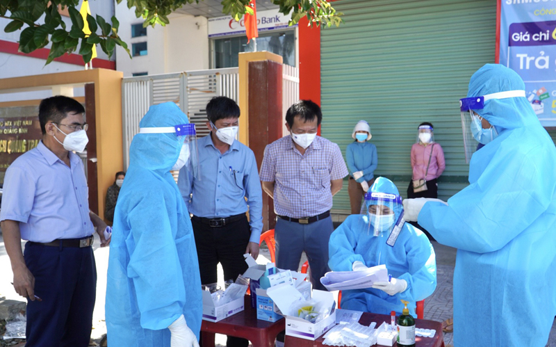 CDC Quảng Bình truy vết thần tốc ổ dịch chợ Ba Đồn (tháng 9-2021).
