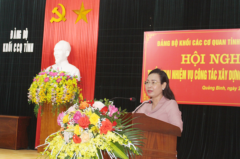  Đồng chí Chủ tịch Ủy ban MTTQ Việt Nam tỉnh Phạm Thị Hân phát biểu chỉ đạo tại hội nghị.