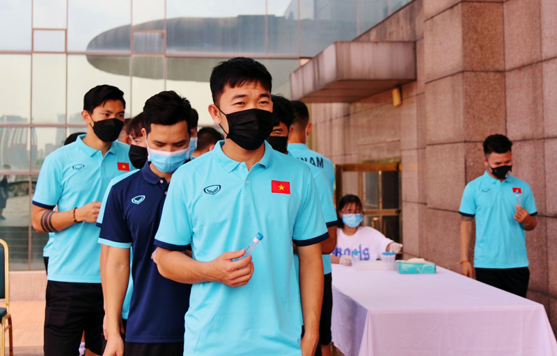 Các đội tuyển thể thao Việt Nam thực hiện nghiêm quy định phòng, chống dịch COVID-19. Ảnh: VFF