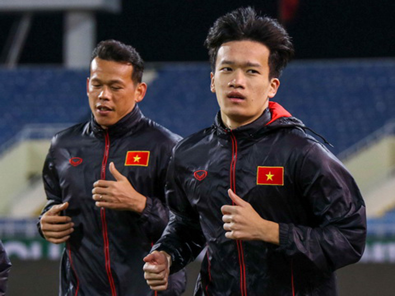 Các cầu thủ đội tuyển Việt Nam có đôi chút khó khăn khi trời chuyển rét tại Hà Nội.Ảnh: VFF