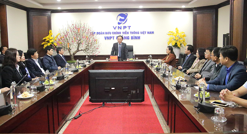 Đồng chí Phó Bí thư Thường trực Tỉnh ủy Trần Hải Châu chúc tập thể cán bộ, nhân viên Viễn thông Quảng Bình gặt hái thêm những thành quả mới trong năm mới 2022.