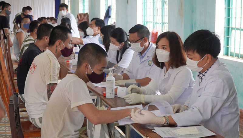 Triển khai chiến dịch tiêm chủng mùa xuân tại điểm tiêm lưu động Trại giam Đồng Sơn