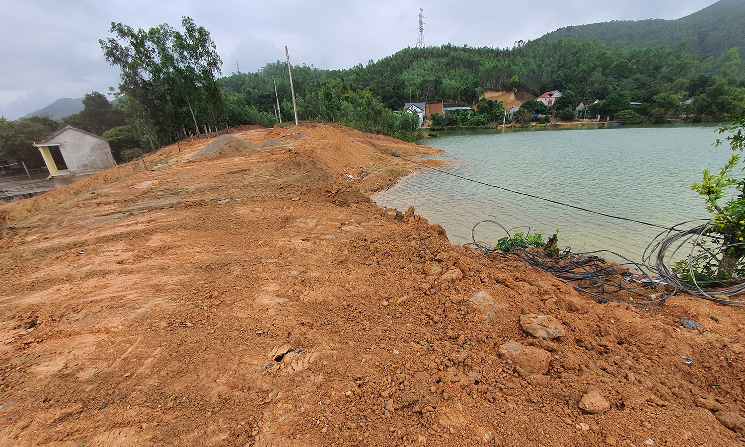 Dự án sửa chữa, nâng cấp hồ chứa nước Thạch Trường: Chậm tiến độ do đâu?