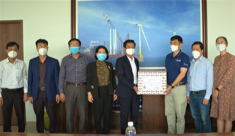 lãnh đạo huyện Quảng Ninh thăm và chúc Tết các đơn vị sản xuất