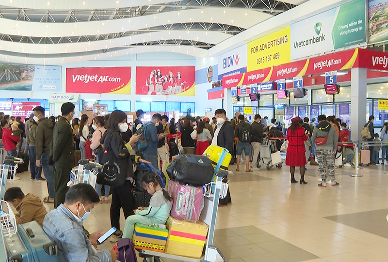 Số lượng hành hành khách đi máy bay tăng cao trong dịp Tết
