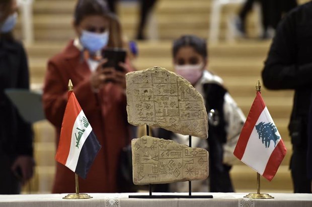 Các cổ vật mà Liban bàn giao cho Iraq. (Nguồn: EPA)