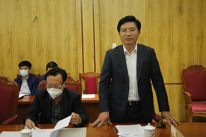  Đồng chí Bí thư Thị ủy Ba Đồn Trương An Ninh báo cáo những kết quả nổi bật của thị xã Ba Đồn.