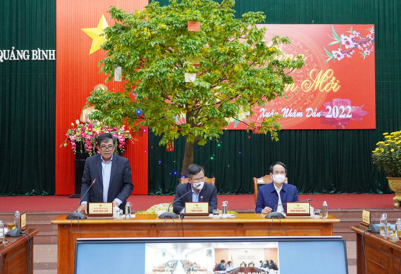 Đồng chí Phó Chủ tịch Thường trực UBND tỉnh Đoàn Ngọc Lâm điều hành thảo luận tại hội nghị.