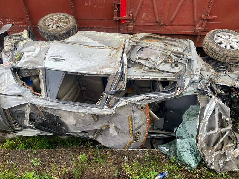 Chiếc xe ô tô bị biến dạng hoàn toàn sau tai nạn