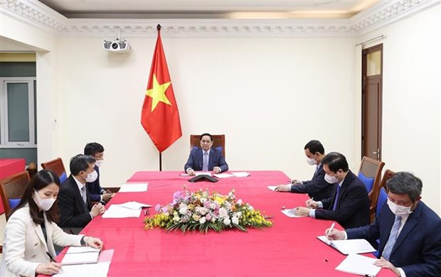 Thủ tướng Phạm Minh Chính điện đàm với ông Albert Bourla, Chủ tịch kiêm Giám đốc điều hành Công ty dược phẩm Pfizer. (Ảnh: Dương Giang/TTXVN)