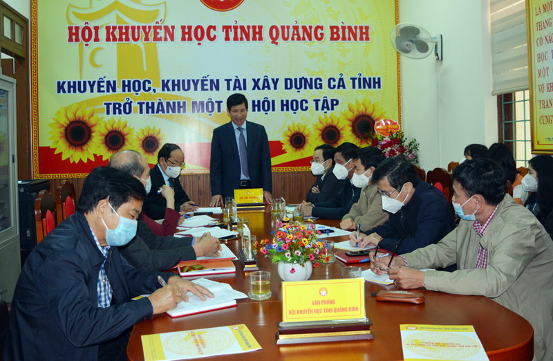 Đồng chí Phó Chủ tịch UBND tỉnh Hồ An Phong phát biểu tại hội nghị.