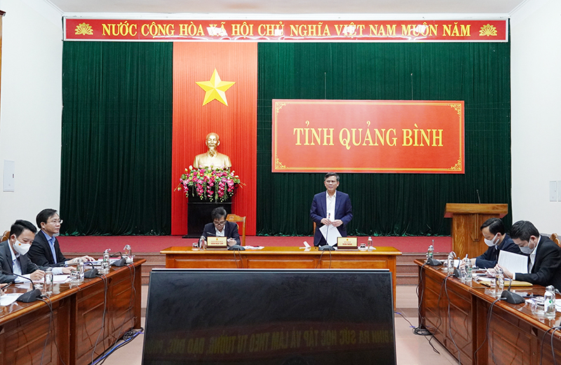 Đồng chí Chủ tịch UBND tỉnh Trần Thắng phát biểu đặt vấn đề tại cuộc họp.