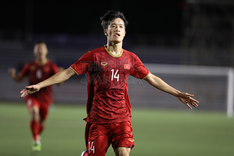 Tiền vệ Nguyễn Hoàng Đức thực sự là thủ lĩnh mới của bóng đá nam Việt Nam     Ảnh: Hoàng Linh