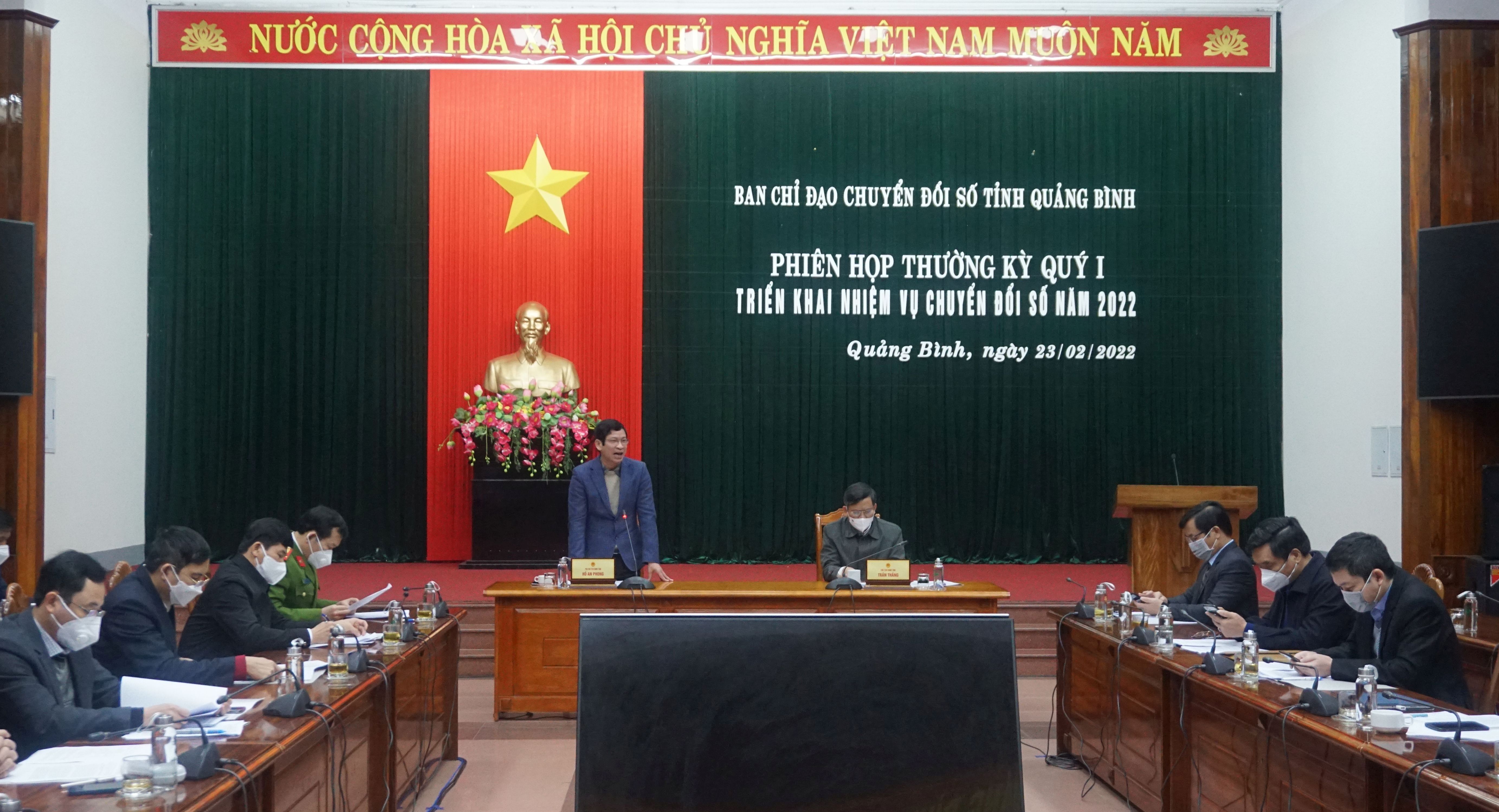 Đồng chí Phó Chủ tịch UBND tỉnh Hồ An Phong phát biểu điều hành cuộc họp.