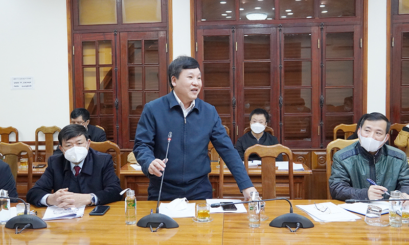 Đồng chí Chủ tịch UBND huyện Quảng Trạch phát biểu tại buổi làm việc.