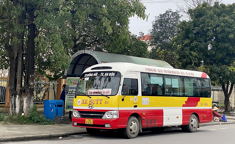 Các tuyến xe buýt trên địa bàn tỉnh hoạt động cầm chừng do lượng khách ít và giá xăng dầu tăng cao.
