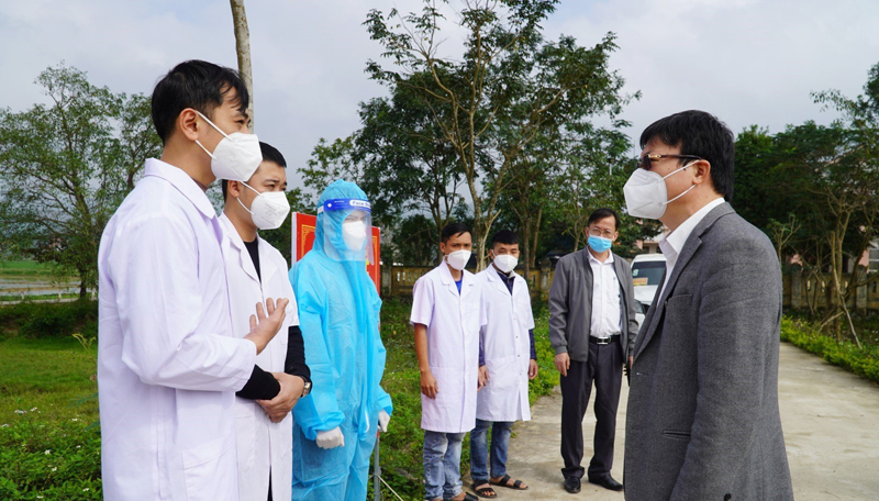  Giám đốc Sở Y tế bác sỹ Dương Thanh Bình kiểm tra công tác phòng, chống dịch Covid-19 tại tuyến y tế cơ sở.